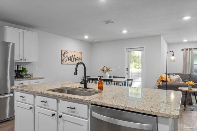 4005 Whitetail Ln, Pensacola, FL 32526