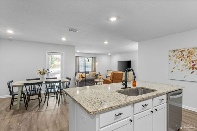 4005 Whitetail Ln, Pensacola, FL 32526