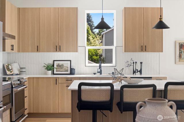 334 NE 90th Street, Seattle, WA 98115