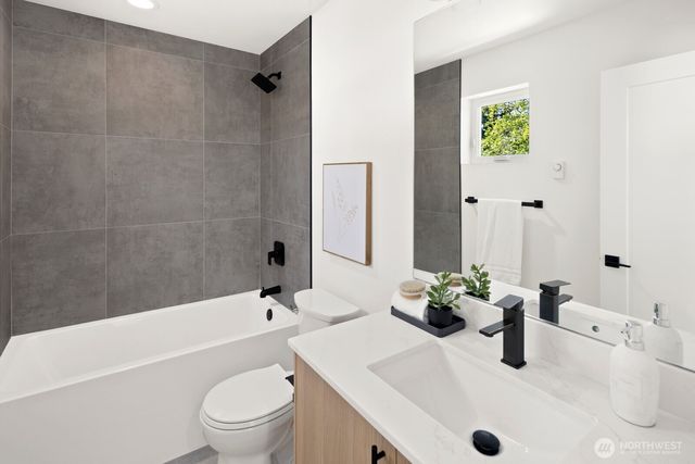 334 NE 90th Street, Seattle, WA 98115