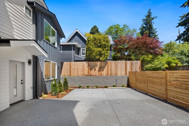 334 NE 90th Street, Seattle, WA 98115