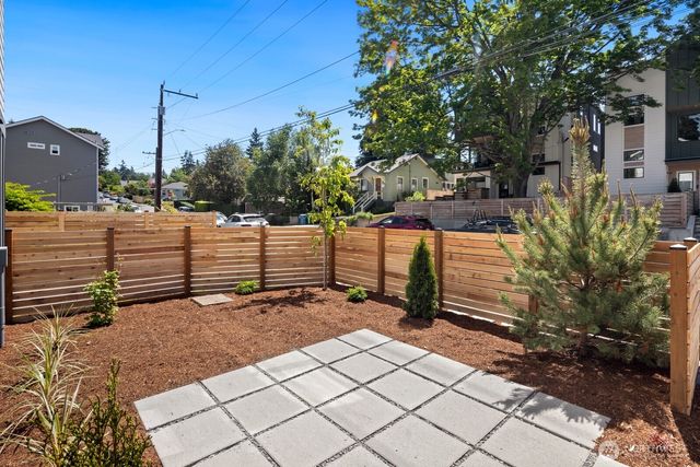 334 NE 90th Street, Seattle, WA 98115