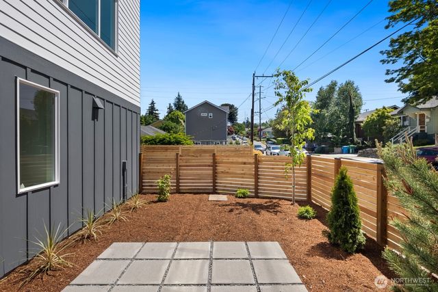 334 NE 90th Street, Seattle, WA 98115