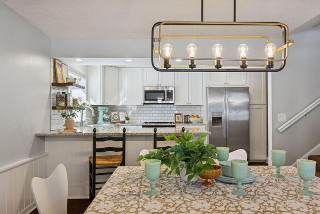 17930 30th Avenue N, Plymouth, MN 55447