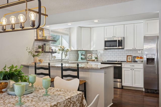 17930 30th Avenue N, Plymouth, MN 55447