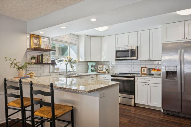 17930 30th Avenue N, Plymouth, MN 55447