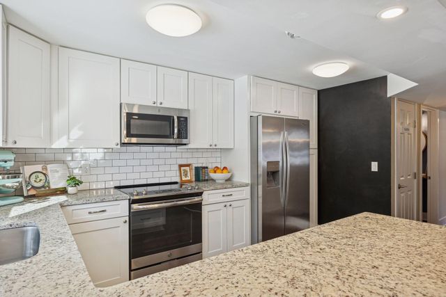 17930 30th Avenue N, Plymouth, MN 55447