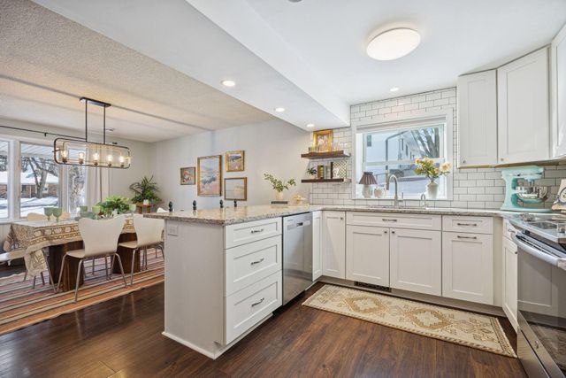 17930 30th Avenue N, Plymouth, MN 55447