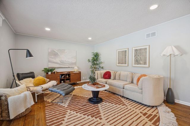 17930 30th Avenue N, Plymouth, MN 55447