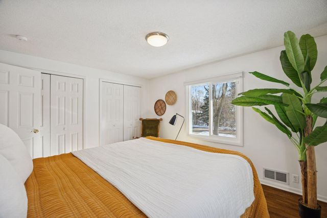 17930 30th Avenue N, Plymouth, MN 55447