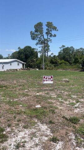 317 S Shrub Ln Lane S, North Fort Myers, FL 33917