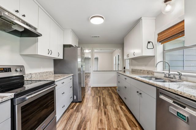 2089 Fm 1704, Elgin, TX 78621