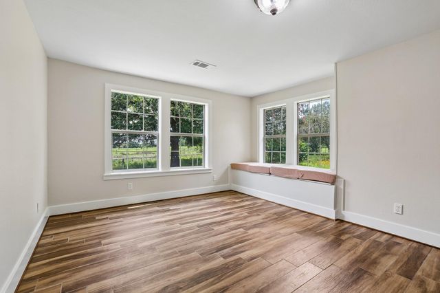 2089 Fm 1704, Elgin, TX 78621