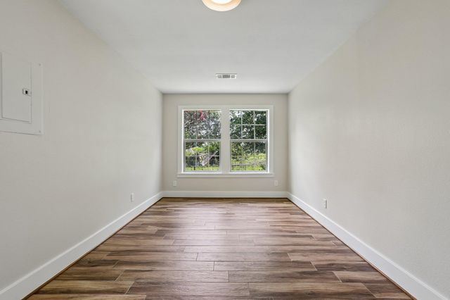 2089 Fm 1704, Elgin, TX 78621