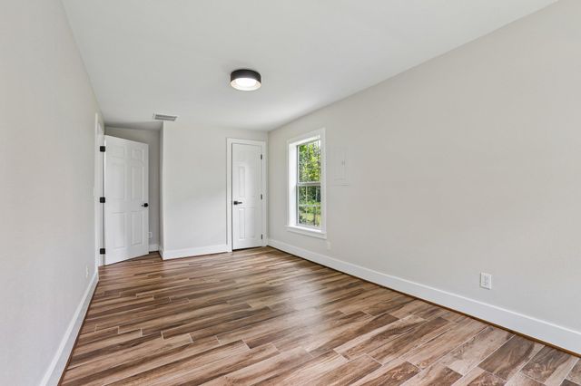 2089 Fm 1704, Elgin, TX 78621