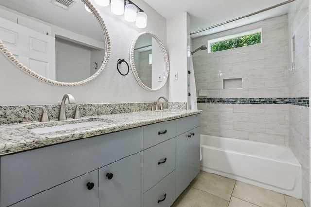 2089 Fm 1704, Elgin, TX 78621