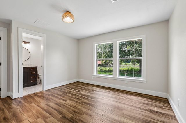 2089 Fm 1704, Elgin, TX 78621