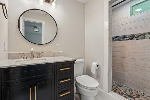2089 Fm 1704, Elgin, TX 78621