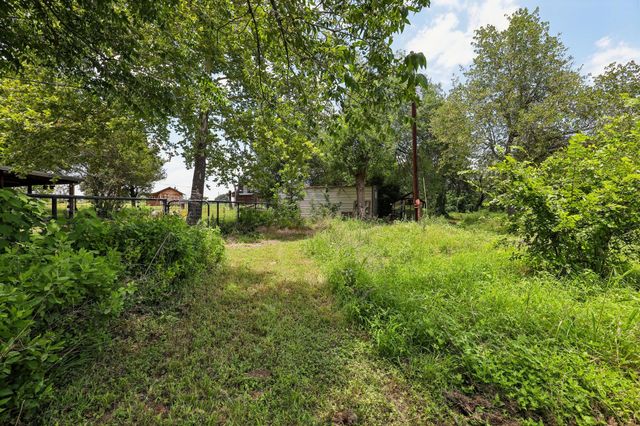 2089 Fm 1704, Elgin, TX 78621