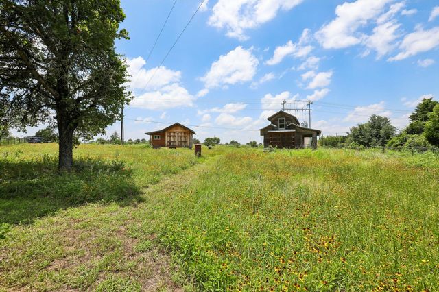 2089 Fm 1704, Elgin, TX 78621