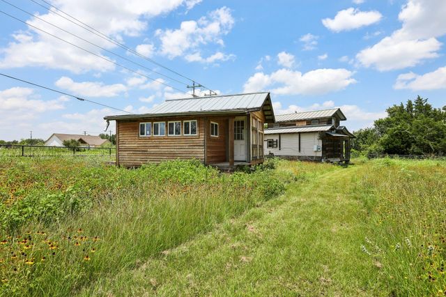 2089 Fm 1704, Elgin, TX 78621