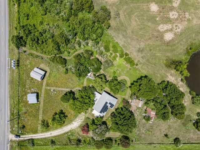 2089 Fm 1704, Elgin, TX 78621
