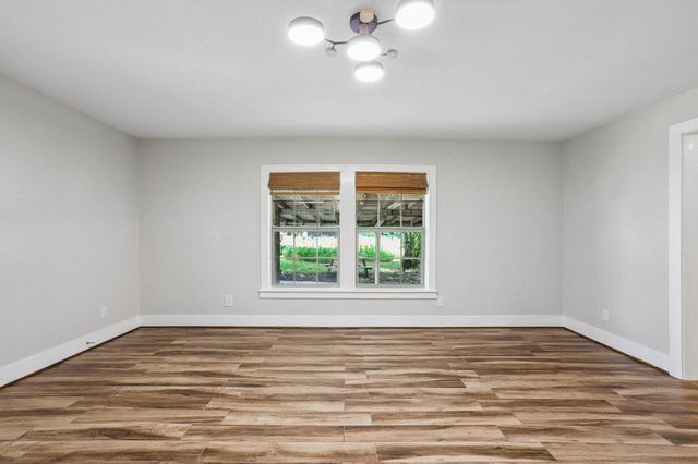 2089 Fm 1704, Elgin, TX 78621