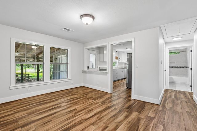 2089 Fm 1704, Elgin, TX 78621
