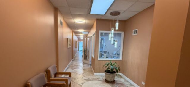 5307 W Devon Avenue, Chicago, IL 60646