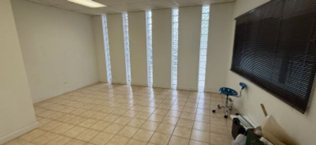 5307 W Devon Avenue, Chicago, IL 60646