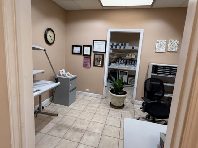 5307 W Devon Avenue, Chicago, IL 60646