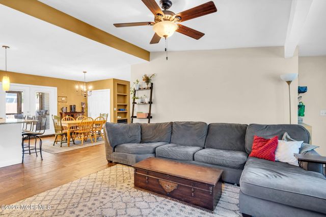 9 Central Avenue, Waretown, NJ 08758