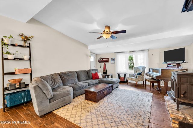 9 Central Avenue, Waretown, NJ 08758