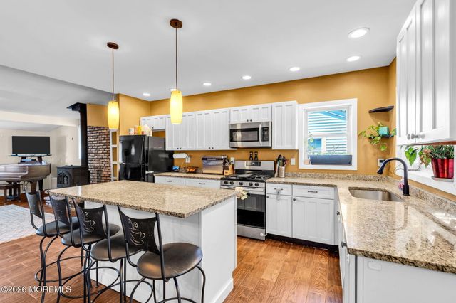 9 Central Avenue, Waretown, NJ 08758
