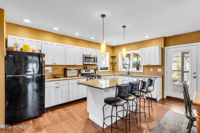 9 Central Avenue, Waretown, NJ 08758