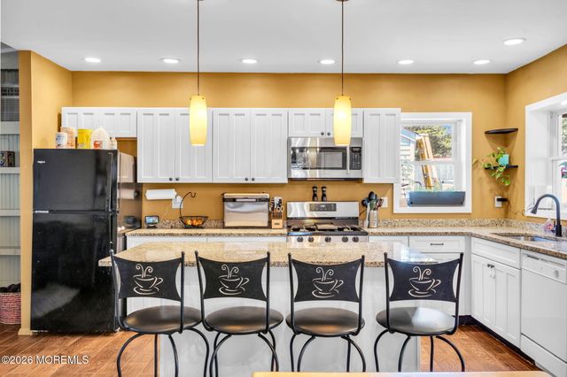 9 Central Avenue, Waretown, NJ 08758