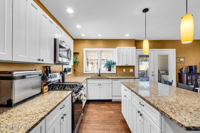 9 Central Avenue, Waretown, NJ 08758