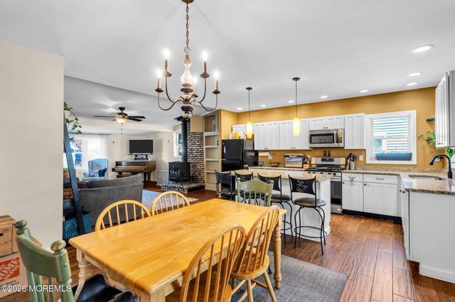 9 Central Avenue, Waretown, NJ 08758