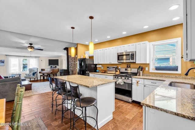 9 Central Avenue, Waretown, NJ 08758