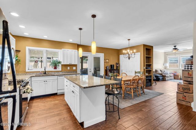9 Central Avenue, Waretown, NJ 08758