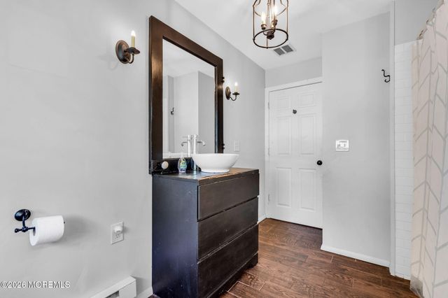 9 Central Avenue, Waretown, NJ 08758