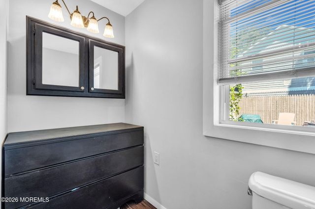 9 Central Avenue, Waretown, NJ 08758