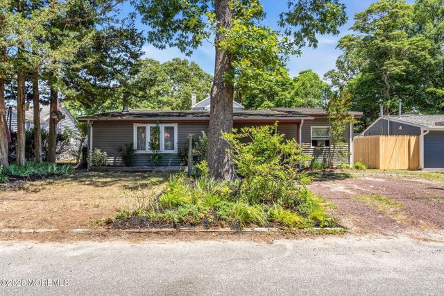 9 Central Avenue, Waretown, NJ 08758