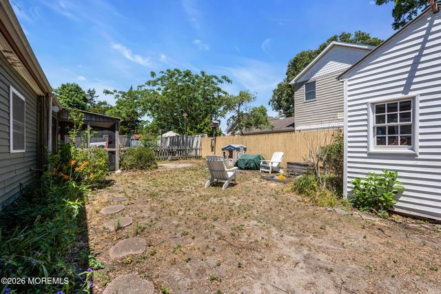 9 Central Avenue, Waretown, NJ 08758