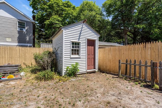 9 Central Avenue, Waretown, NJ 08758