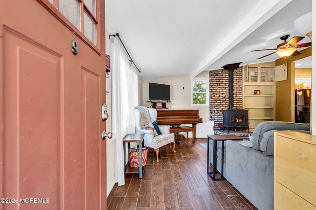 9 Central Avenue, Waretown, NJ 08758