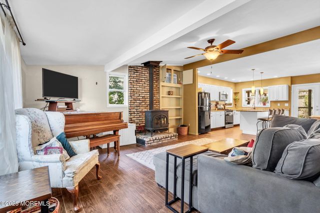 9 Central Avenue, Waretown, NJ 08758