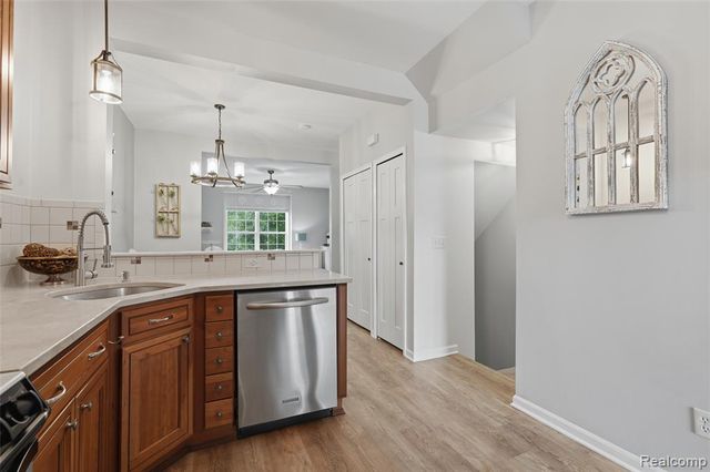 2138 Knotty Pine Trail, Howell, MI 48855