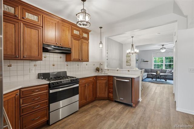 2138 Knotty Pine Trail, Howell, MI 48855