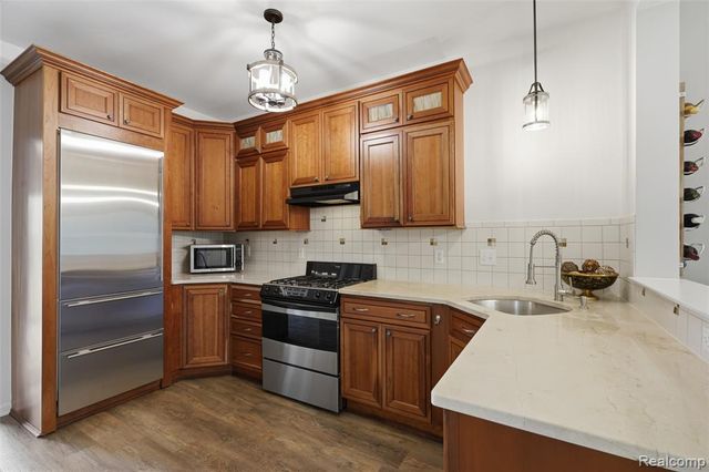 2138 Knotty Pine Trail, Howell, MI 48855